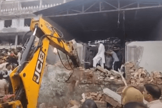 दिल्ली के मंगोलपुरी में सरकारी जमीन पर अवैध निर्माण हटाने गई MCD (नगर निगम दिल्ली): मस्जिद पर गरजा बुलडो